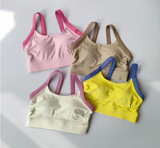Conjunto de ioga esportiva com costas cruzadas e leggings fitness